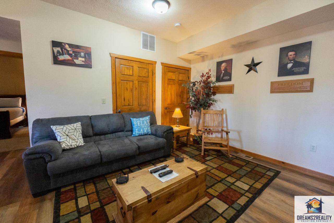 Forest Heights Lodge - 6Br - Pool Table - Near Silver Dollar City - Free Tickets Included แบรนสัน ภายนอก รูปภาพ