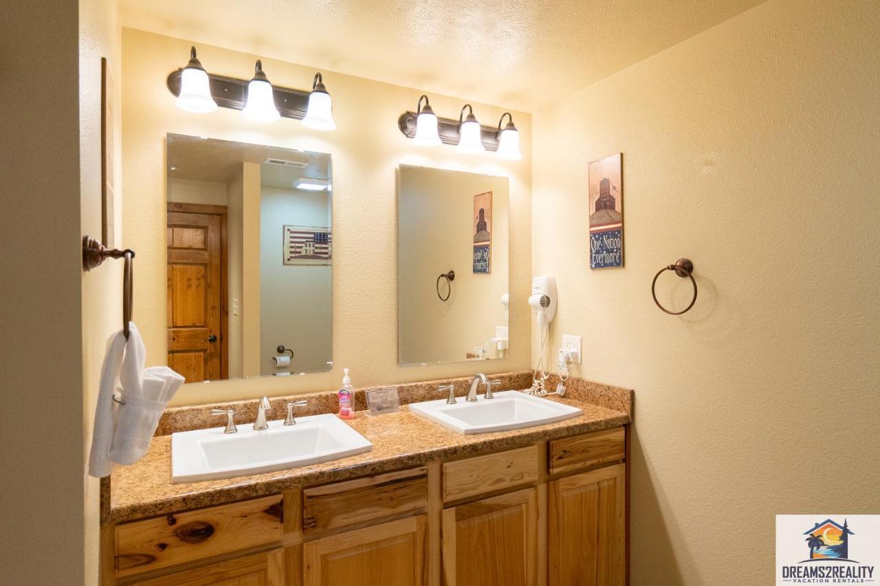 Forest Heights Lodge - 6Br - Pool Table - Near Silver Dollar City - Free Tickets Included แบรนสัน ภายนอก รูปภาพ